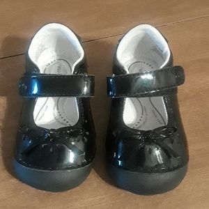 TODAY ONLY LIKE NEW GLOSSY BLACK STRIDE RITES